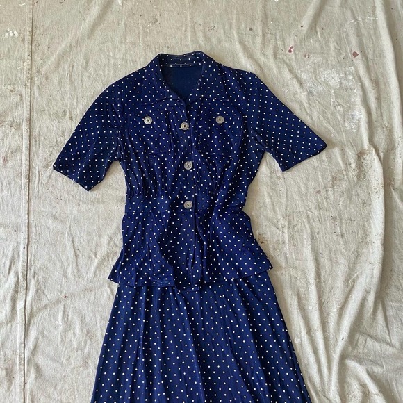 Vintage 40s navy and white polka dot rayon 1940s blouse and skirt set - Picture 4 of 12